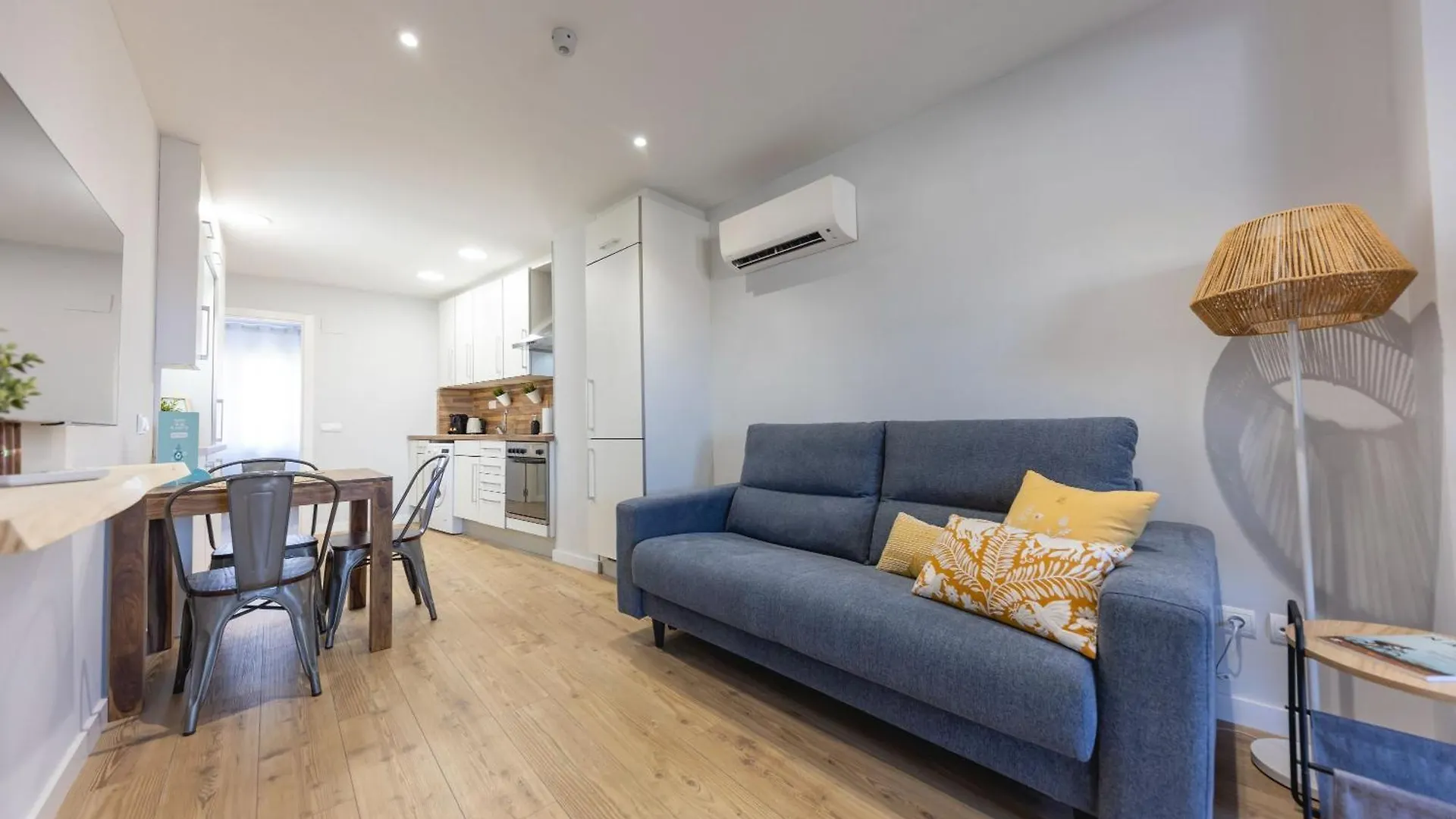 Bravissimo Eiximenis, With Beautiful Terrace And Views Apartman Girona Spanyolország